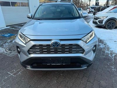 Silber Gebraucht 2019 Toyota RAV4 Hybrid Lounge SUV | 30.990 € (Etwas zu teuer)