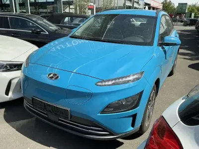 Gebraucht Hyundai Kona Select 150 kW (204 PS) 2023 Blau dive in jeju / sol SUV