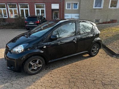 Gebraucht Toyota Aygo 69 PS (50 kW) 2014 Schwarz Kleinwagen