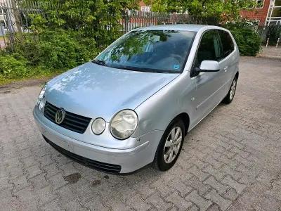 Gebraucht VW Polo Comfortline 75 PS (55 kW) 2002 Silber Kleinwagen