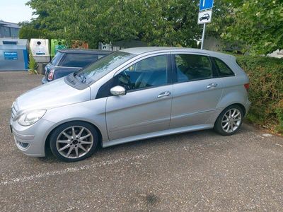 Mercedes B200