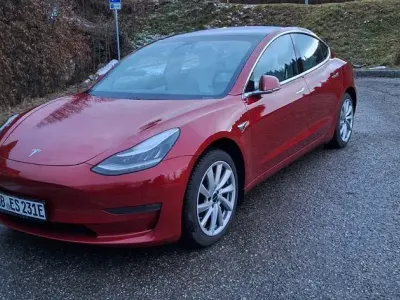 Second-hand Tesla Model 3 253 kW (345 CP) 2020 Roșu Berlinǎ