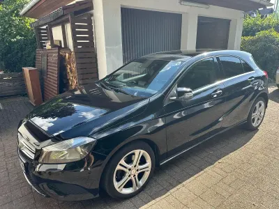 Gebraucht Mercedes A200 Urban 156 PS (114 kW) 2015 Schwarz Kleinwagen