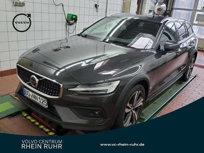 Gebraucht Volvo V60 CC Plus 197 PS (144 kW) 2023 Grau platinum grey / metallic Kombi