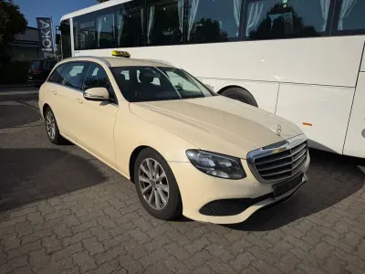 Gebraucht Mercedes E200 150 PS (110 kW) 2018 Hellelfenbein  unilack Kombi