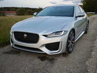 Gebraucht Jaguar XE 179 PS (131 kW) 2018 Silber Limousine