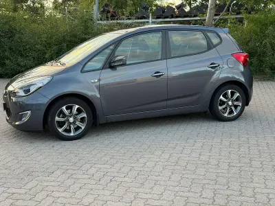 Gebraucht Hyundai ix20 125 PS (91 kW) 2017 Grau Kleinwagen