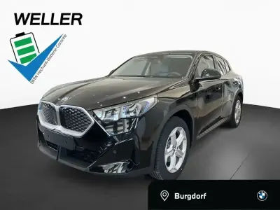 Neu BMW iX2 Performance 150 kW (204 PS) 2026 Schwarz (schwarz) SUV