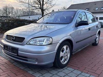 Silber Gebraucht 2001 Opel Astra Elegance Limousine | 1.900 € (Guter Preis)