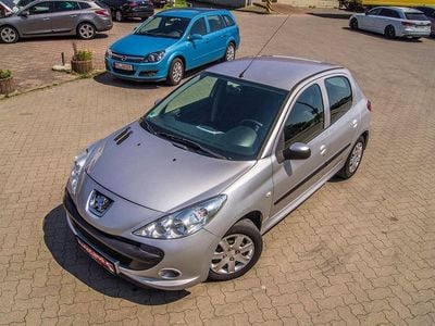 Gebraucht Peugeot 206 60 PS (44 kW) 2010 Silber Limousine