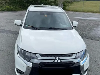 Gebraucht Mitsubishi Outlander P-HEV Top 224 PS (164 kW) 2019 Weiß SUV