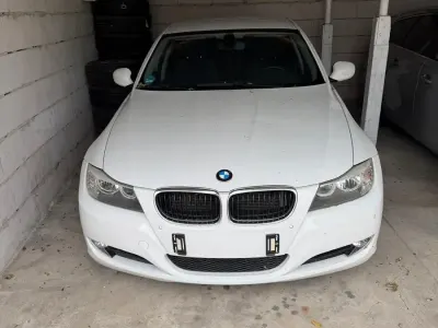 Gebraucht BMW 320 177 PS (130 kW) 2009 Weiß Kombi
