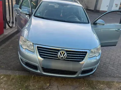 Gebraucht VW Passat 140 PS (102 kW) 2006 Blau Kombi