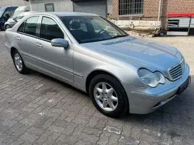 Gebraucht Mercedes C180 Avantgarde 129 PS (94 kW) 2001 Silber Limousine