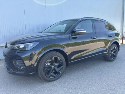 Nouă VW Tiguan R-line 150 CP (110 kW) 2026 Negru SUV