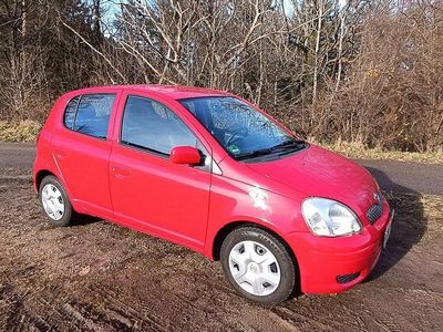 Rot Gebraucht 2004 Toyota Yaris Sol Limousine | 2.999 € (Etwas zu teuer)
