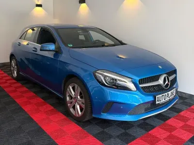 Gebraucht Mercedes A180 122 PS (89 kW) 2016 Blau Kleinwagen