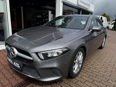 Gebraucht Mercedes A180 116 PS (85 kW) 2019 Mountaingrau  met. Limousine