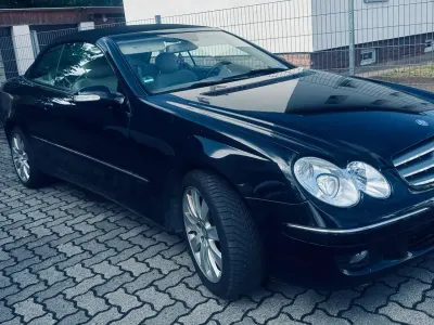 Gebraucht Mercedes CLK320 Avantgarde 224 PS (164 kW) 2009 Schwarz Cabrio