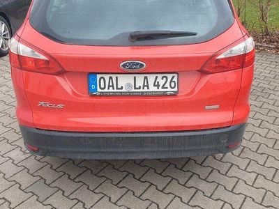 Second-hand Ford Focus Ambiente 101 CP (74 kW) 2014 Roșu Berlinǎ