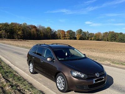Braun Gebraucht 2011 VW Golf Kombi | 3.400 € (Guter Preis)