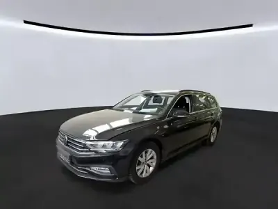 Gebraucht VW Passat 150 PS (110 kW) 2023 Deep black perleffekt Kombi