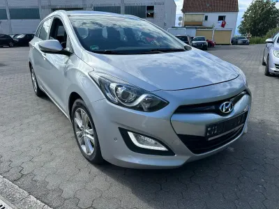 Gebraucht Hyundai i30 Trend 110 PS (80 kW) 2014 Silber Kombi