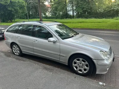 Gebraucht Mercedes C220 Elegance 150 PS (110 kW) 2005 Silber Kombi