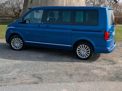 Używany VW Multivan Generation Six 199 KM (146 kW) 2021 Niebieski Minivan