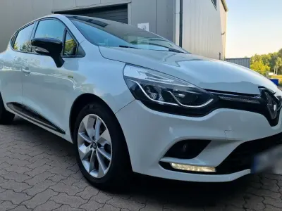 Gebraucht Renault Clio LIMITED 90 PS (66 kW) 2017 Weiß Kleinwagen