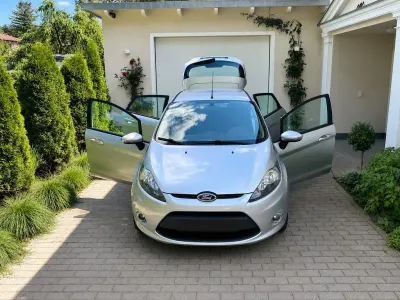 Gebraucht Ford Fiesta Titanium 82 PS (60 kW) 2012 Silber Limousine