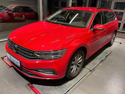 Rot Gebraucht 2023 VW Passat Business Kombi | 20.700 € (Superpreis)