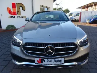 Gebraucht Mercedes E300 194 PS (142 kW) 2020 Mojavesilber Kombi