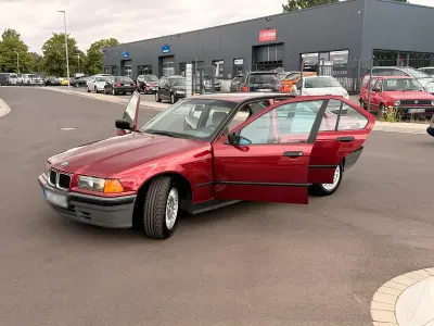 Gebraucht BMW 318 118 PS (86 kW) 1992 Rot Limousine