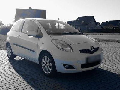 Gebraucht Toyota Yaris Executive 101 PS (74 kW) 2009 Weiß Kleinwagen