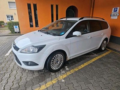 Gebraucht Ford Focus 105 PS (77 kW) 2010 Weiß Kombi
