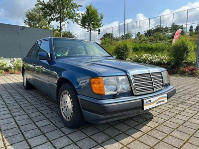 Gebraucht Mercedes E230 132 PS (97 kW) 1990 Blau Limousine