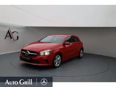Gebraucht Mercedes A180 Urban 109 PS (80 kW) 2017 Rot Kleinwagen