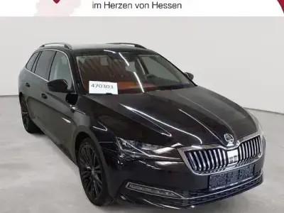 Gebraucht Skoda Superb Style 200 PS (147 kW) 2023 Blackmagic perleffekt Kombi