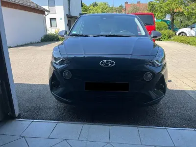 Gebraucht Hyundai i10 Trend 84 PS (61 kW) 2023 Grau Kleinwagen