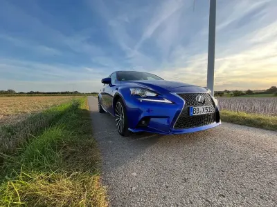 Gebraucht Lexus IS300 Sport Line 223 PS (164 kW) 2015 Blau Limousine