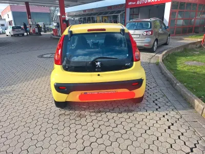Gebraucht Peugeot 107 68 PS (50 kW) 2009 Gelb Kleinwagen