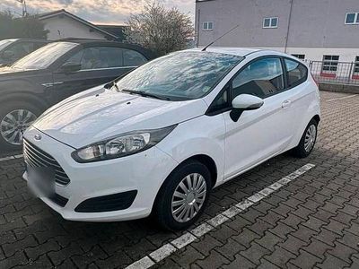 Usata Ford Fiesta 60 CV (44 kW) 2015 Bianco Utilitaria