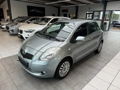 Gebraucht Toyota Yaris Executive 87 PS (63 kW) 2006 Silber Limousine