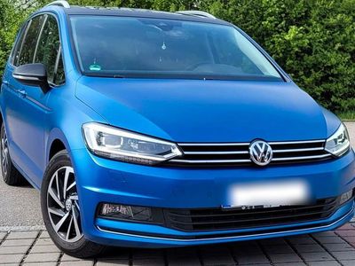 Blau Gebraucht 2018 VW Touran Join Van / Kleinbus | 21.999 € (Teuer)
