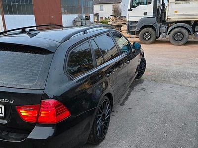 Gebraucht BMW 320 177 PS (130 kW) 2008 Schwarz Kombi