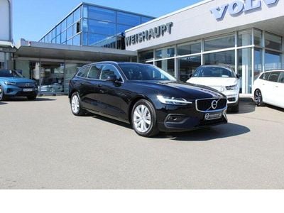 Gebraucht Volvo V60 Momentum 197 PS (144 kW) 2021 Onyx black / (schwarz) Kombi