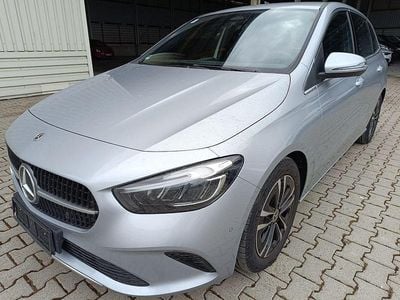 Neu Mercedes B200 Progressive 163 PS (119 kW) 2025 Silber Van / Kleinbus