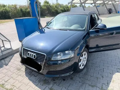 Gebraucht Audi A3 Cabriolet 105 PS (77 kW) 2010 Blau Cabrio