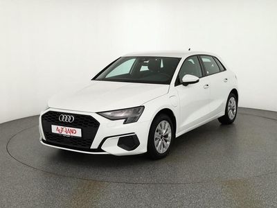 Weiß Gebraucht 2021 Audi A3 Sportback e-tron Kleinwagen | 24.490 € (Teuer)